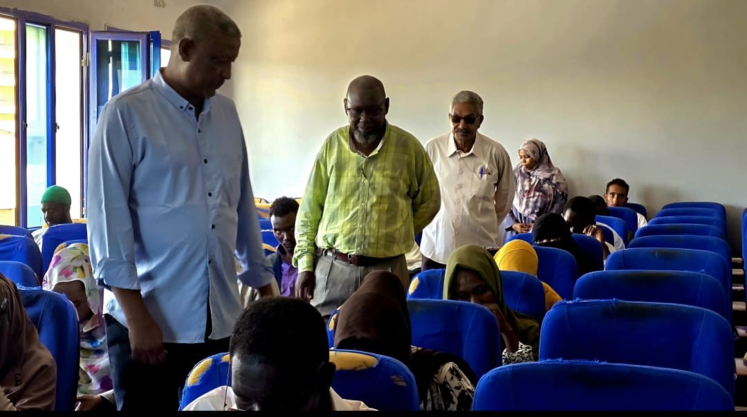 مدير تنمية الموارد البشرية بجامعة السودان المفتوحة يقف ميدانياً على امتحانات فرع  أم درمان ويشيد بروح المسؤولية والانضباط